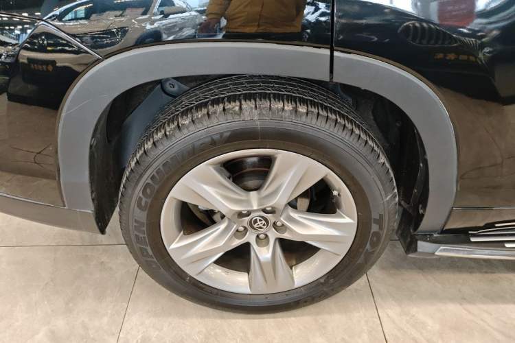 Used Toyota Highlander 2018 2.0T Four-Wheel Drive Luxury Edition 7 Seats China V Emission Standard
