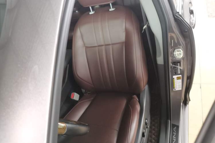 Used Toyota Sienna 2020 3.5L Two-Wheel Drive XLE Leather Interior 7 Seats Mexico Edition
