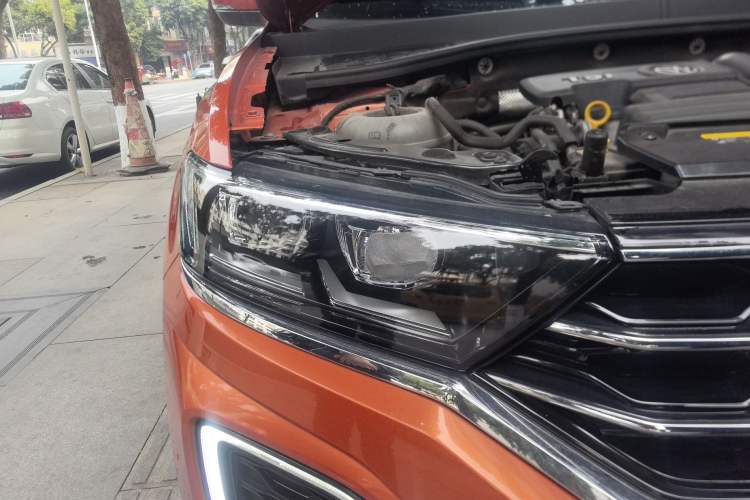 Used Volkswagen T-ROC 2019 280TSI DSG Two-Wheel Drive Comfort Version China VI Standard
