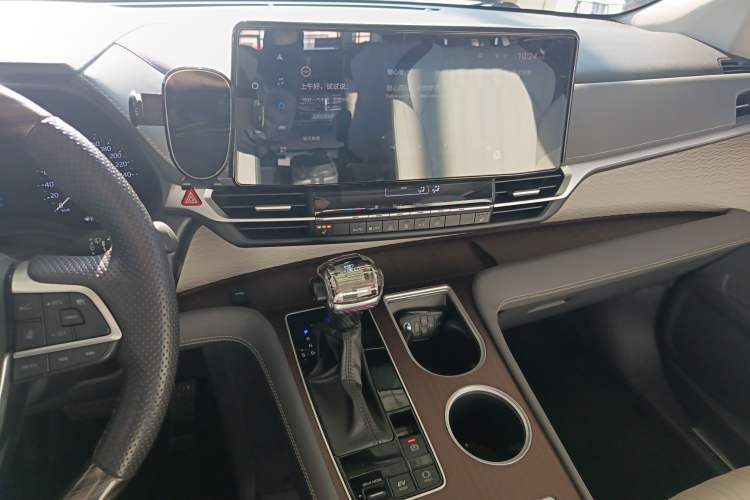 Used Toyota Granvia 2023 2.5L Hybrid Prestige PLUS Edition
