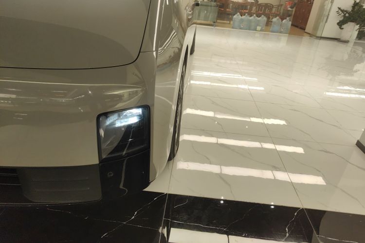 Used Li Auto MEGA 2024 Ultra Model
