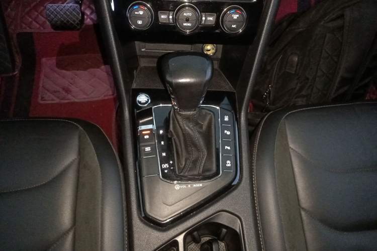 Used Volkswagen Tiguan L 2020 330TSI Automatic Two-Wheel Drive Smart Luxury Edition China VI Standard
