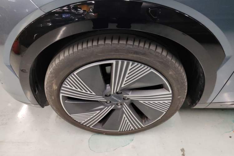 Used Lynk & Co 08 EM-P 2025 220 km All-Wheel-Drive Performance Halo
