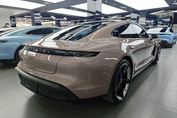 Used Porsche Taycan 2022-Year Updated Taycan