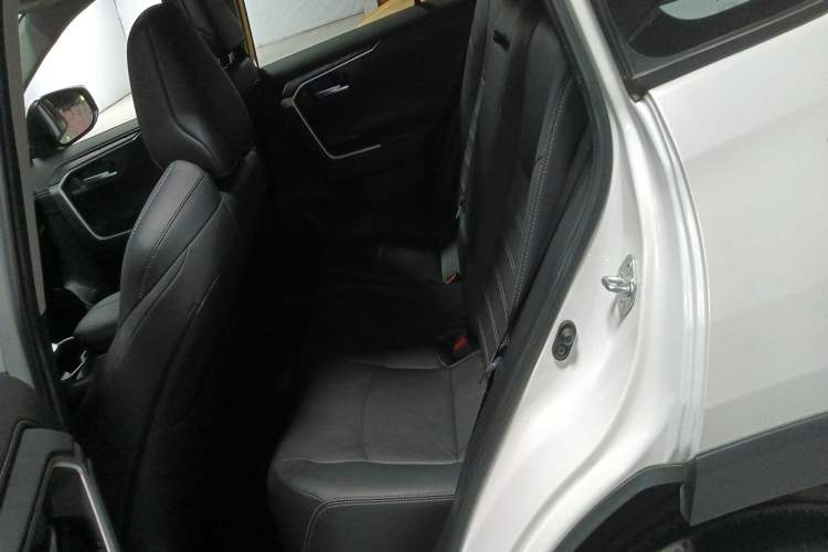 Used Toyota Wildlander 2023 2.0L CVT Four-Wheel Drive Luxury PLUS Edition
