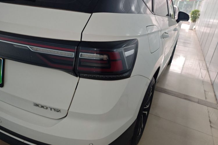 Used Volkswagen Tharu 2023 300TSI Two-Wheel-Drive Crescent Edition
