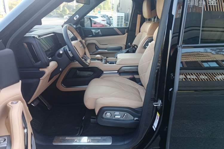 Used  Leopard 8 2025 Smart & Brave Flagship Edition 7 Seats
