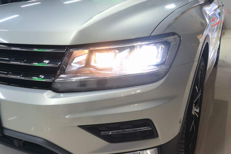 Used Volkswagen Tiguan L 2019 330TSI Automatic Two-Wheel Drive Smart Luxury Version China VI Standard
