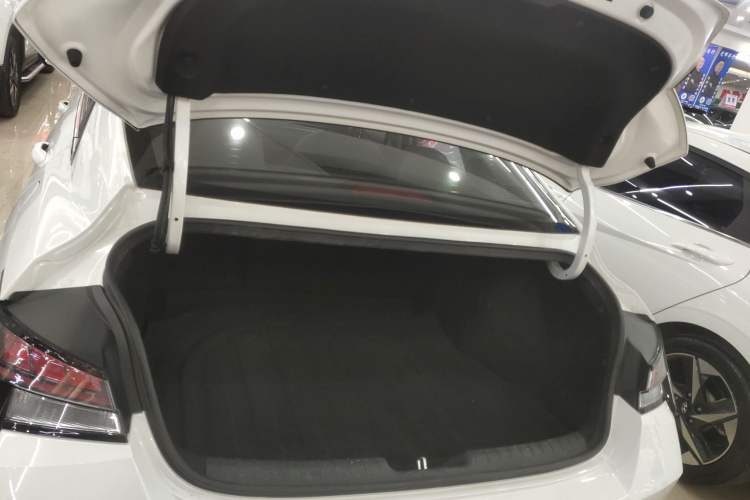 Used Hyundai Elantra 2022 1.5L CVT LUX Prestige Edition