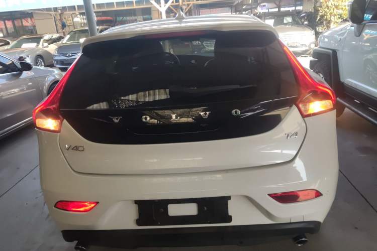 Used Volvo V40 2016 T4 Smart Luxury Edition
