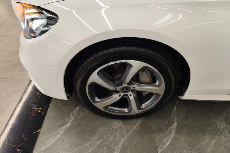 Used Mercedes-Benz E-Class 2017 E 300 L Sporty and Stylish Model