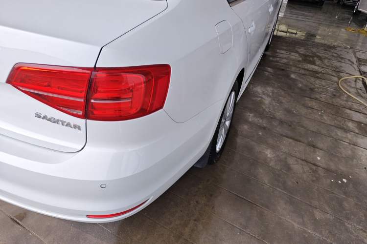 Used Volkswagen Sagitar 2015 1.6L Manual Comfort Model