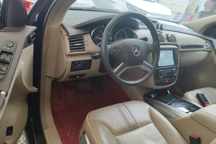 Used Mercedes-Benz R-Class 2017 R 320 4MATIC Business Edition Prestige Model
