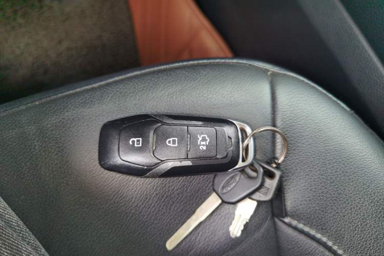 Used Ford Edge 2015 2.0T GTDi 4x4 High-Grade Model
