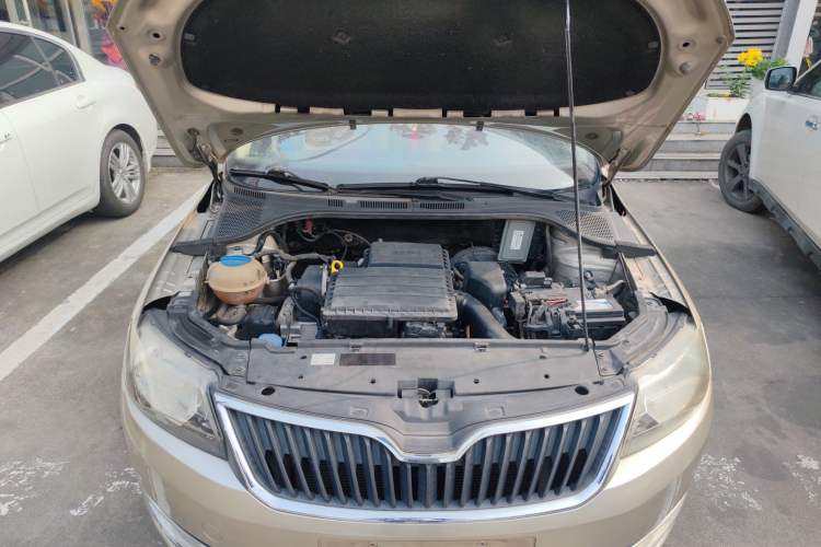 Used Skoda Rapid 2013 1.6L Manual Smart Selection Model
