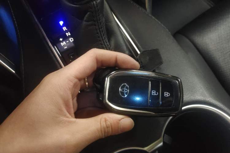 Used Toyota Harrier 2022 2.0L CVT Two-Wheel Drive Deluxe Edition
