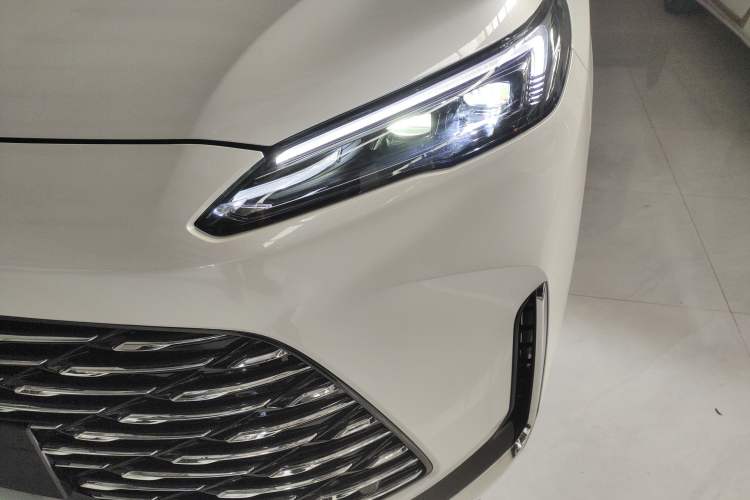 Used Buick GL8 New Energy 2025 Lu Shang Luxury Edition 7-Seater
