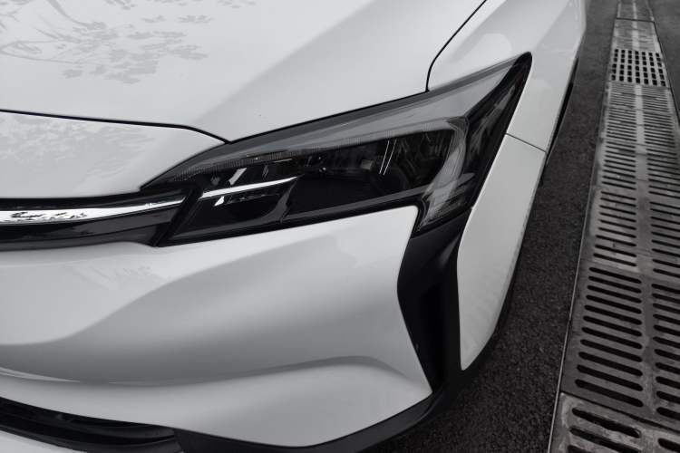 Used Buick Velite 6 2023 Revised Version 430 km Range – Commuter Edition
