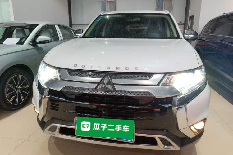 Used Mitsubishi Outlander 2019 2.4L Two-Wheel Drive ZhiXing Version 5 Seats China V Emission Standard
