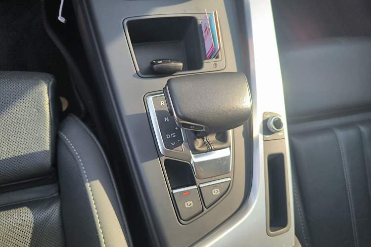 Used Audi A4L 2022 40 TFSI Fashion Dynamic Model
