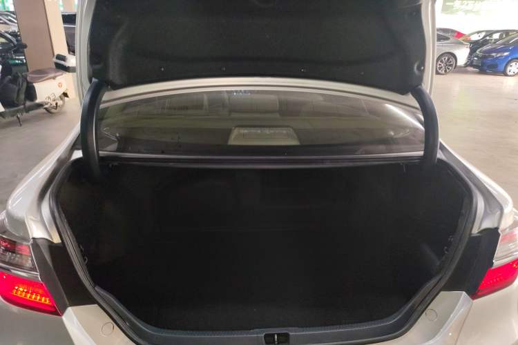 Used Toyota Camry 2015 Dual-Engine 2.5 HG Luxury Navigation Edition
