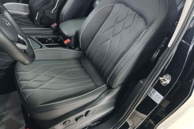 Used Volkswagen Tiguan L 2023 Restyled 330TSI Automatic Two-Wheel Drive R-Line Enhanced Comfort Version