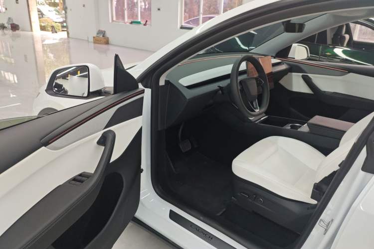 Used Tesla Model Y 2025 Long-Range All-Wheel Drive First Edition