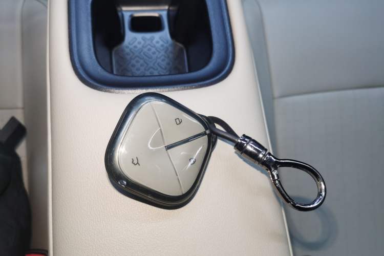 Used Wuling Bingo PLUS 2024 330 km Range Five-Seater Version
