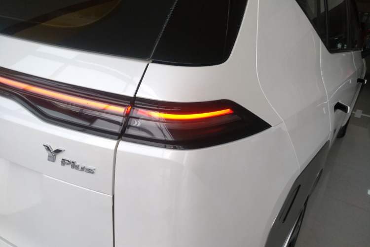 Used AION Y 2023 Younger