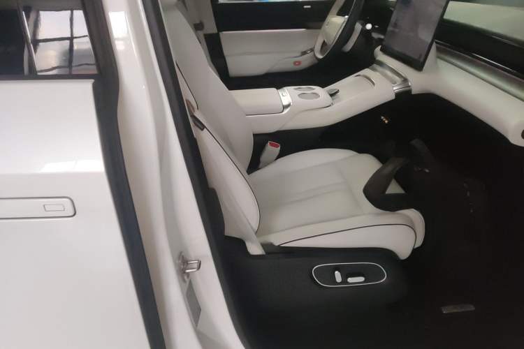 Used XPeng X9 2024 702 Ultra-Long Range Max
