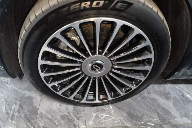 Used Hima AITO M8 2025 Extended-Range Ultra Version 53.4 kWh 6-Seater Edition
