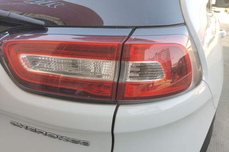 Used  Cherokee 2016 2.4L Leading Edition
