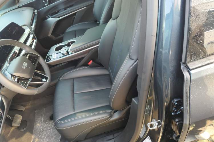 Used Cadillac LYRIQ 2024 Rear-Drive Standard Range Luxury Edition
