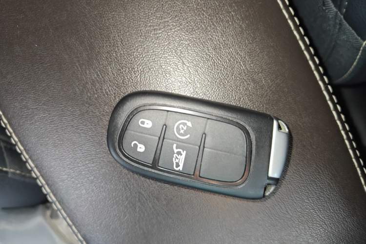 Used  Cherokee 2020 2.0L Two-Wheel Drive Classic Sports Edition