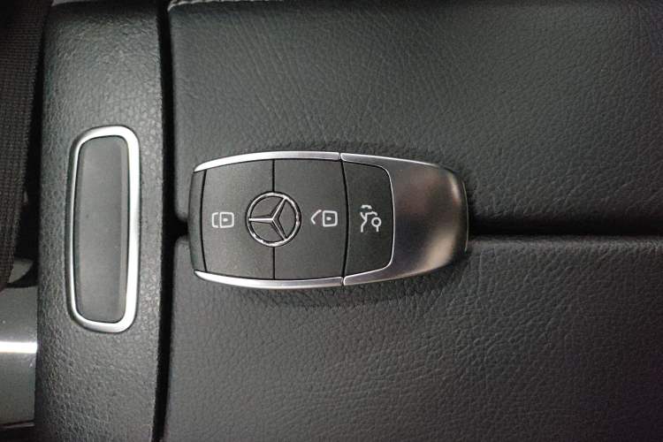 Used Mercedes-Benz A-Class 2022 Second Facelift A 200 L Sport Sedan Fashion Version
