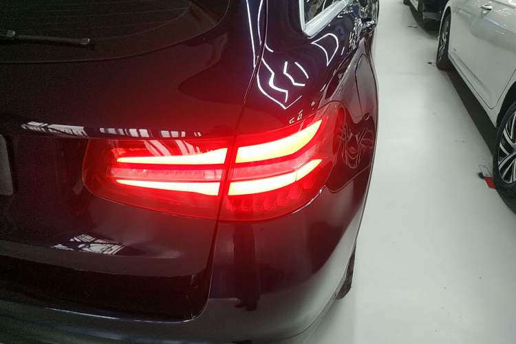 Used Mercedes-Benz GLC 2016 GLC 260 4MATIC Luxury Model
