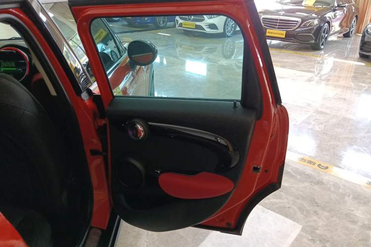 Used  MINI 2018 2.0T COOPER S Classic Edition Five-Door Version
