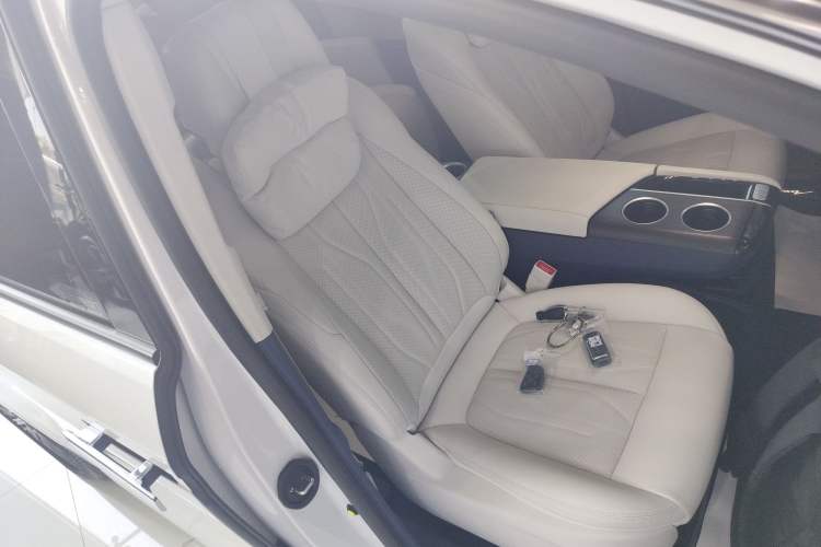 Used Buick GL8 New Energy 2024 Lu Zun Luxury Edition 7-Seater
