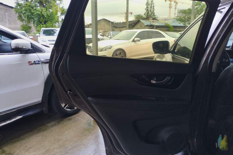 Used Nissan X-Trail 2019 2.0L CVT Smart Connect Comfort Edition 2WD
