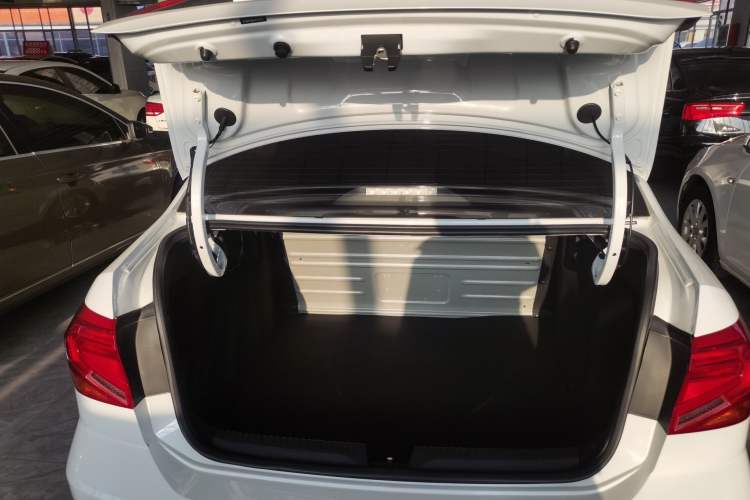 Used Volkswagen Jetta 2019 Dream Edition 1.4L Manual Fashion Version
