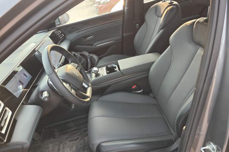 Used BYD Qin L 2025 DM-i Smart Drive 120KM Superior Model
