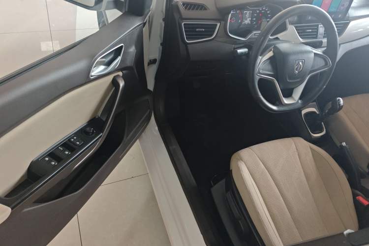 Used Baojun 310W 2017 1.5L Manual Comfort Version China VI Emission Standard