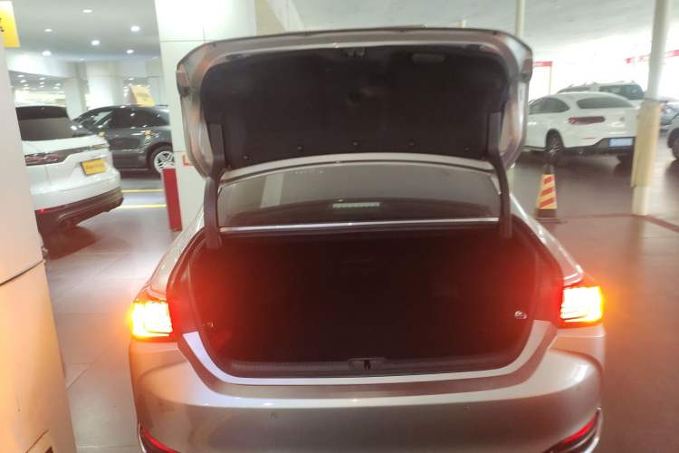 Used Lexus ES 2023 200 Excellence Edition
