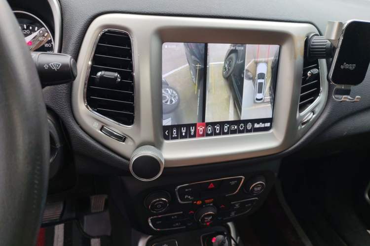 Used  Compass 2017 200T Automatic Family Edition
