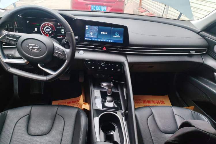 Used Hyundai Elantra 2021 1.5L CVT LUX Prestige Edition
