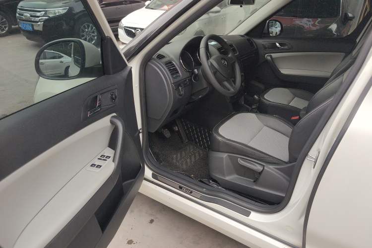 Used Skoda Yeti 2017 1.6L Manual Front-Wheel-Drive Version