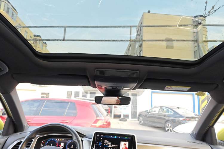 Used Volkswagen T-ROC 2023 300TSI DSG Two-Wheel Drive Starlight Edition
