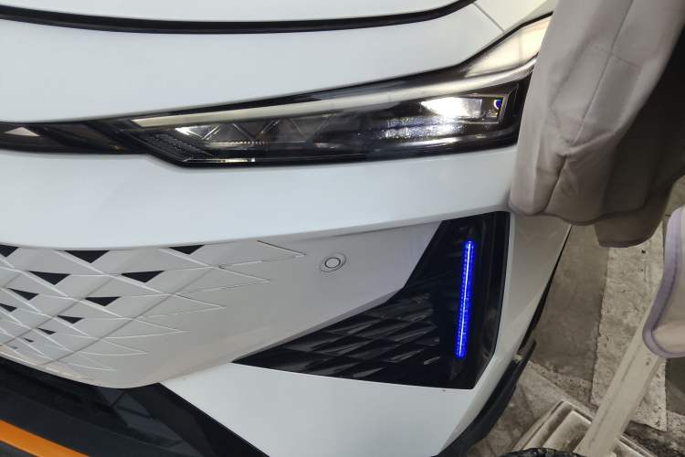 Used Changan UNI-V 2025 1.5T 500Bar Prestige Sporty Version
