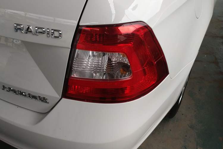 Used Skoda Rapid 2016 1.6L Automatic Front-Wheel Drive Model
