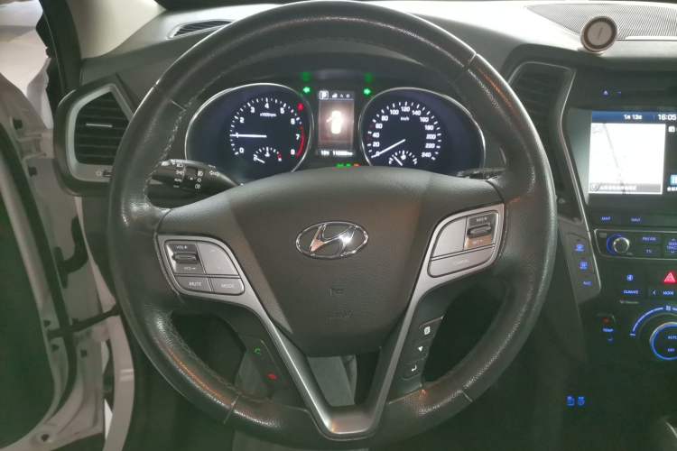 Used Hyundai Santa Fe 2017 2.0T Automatic Two-Wheel Drive Smart Version 7 Seats